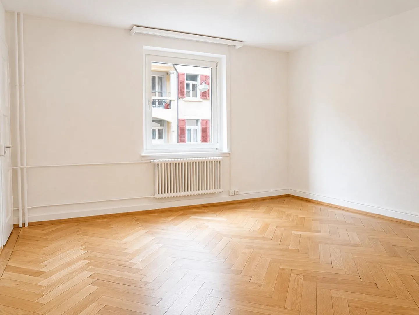 Bright apartment with practical layout - Photo 2 of 10