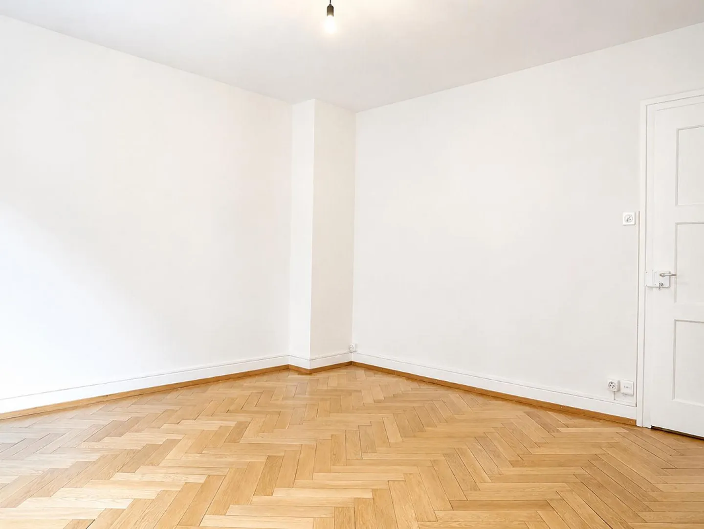 Bright apartment with practical layout - Photo 3 of 10