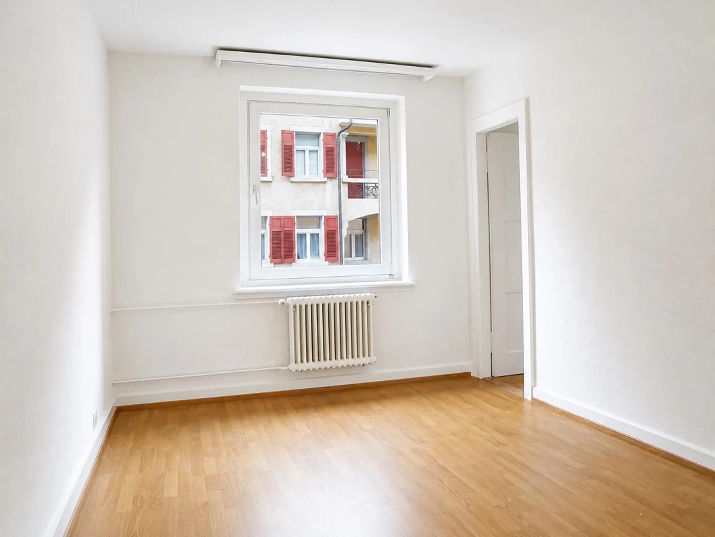 Bright apartment with practical layout - Photo 4 of 10