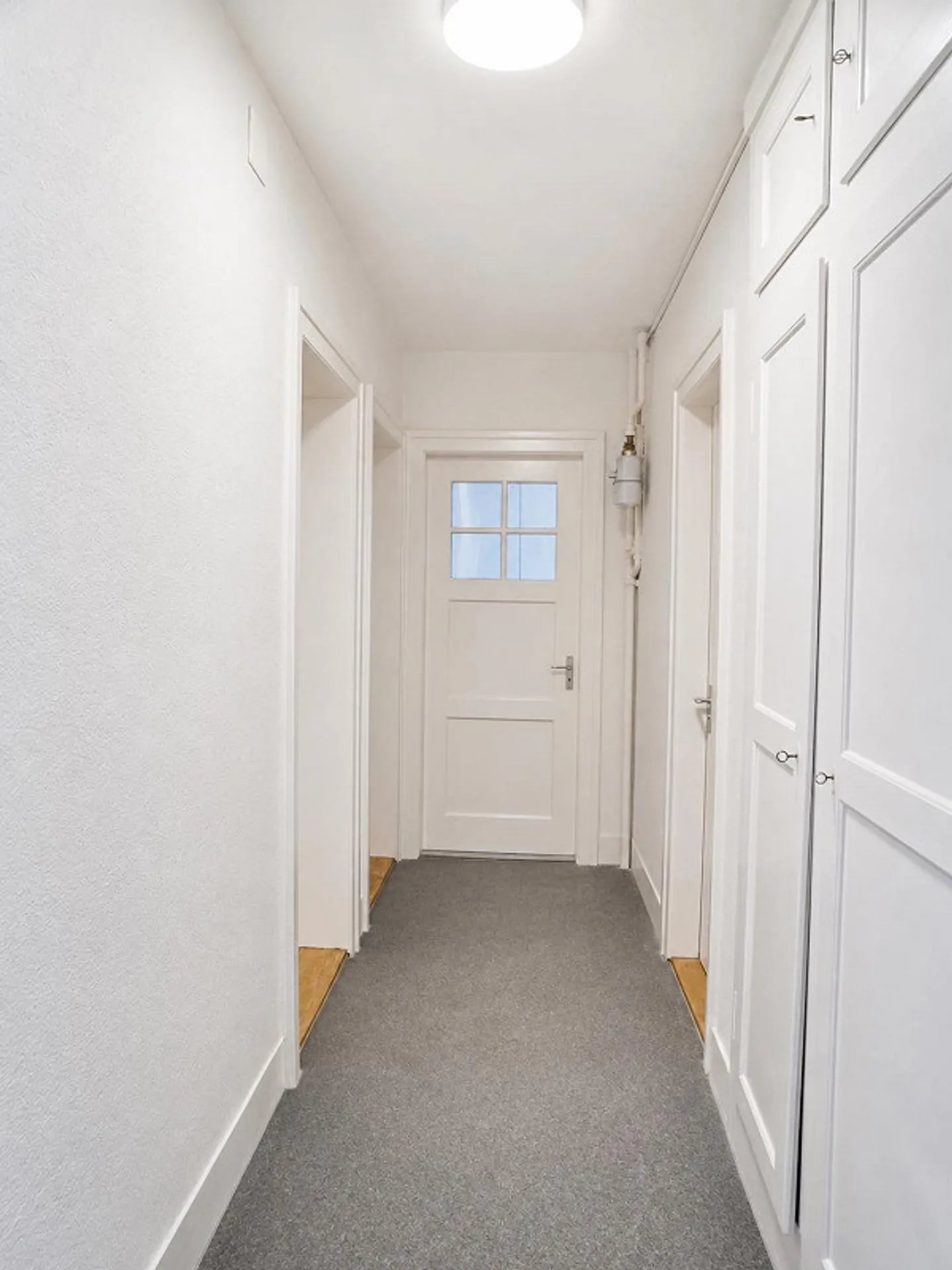 Bright apartment with practical layout - Photo 9 of 10
