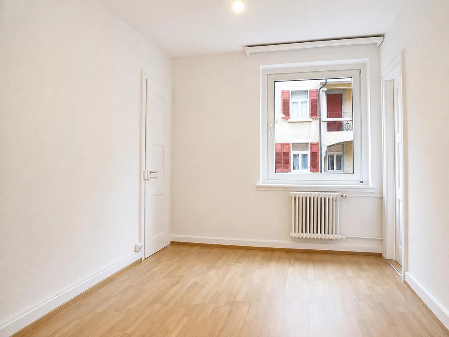 Bright apartment with practical layout - Photo 5 of 10