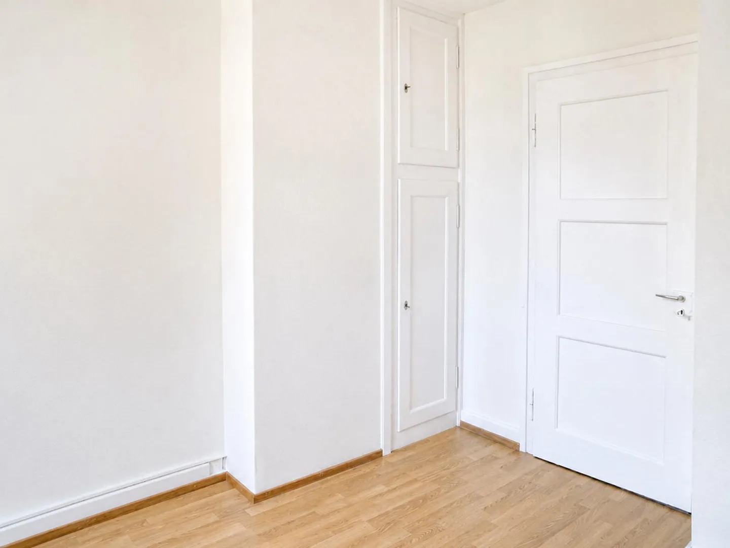 Bright apartment with practical layout - Photo 6 of 10