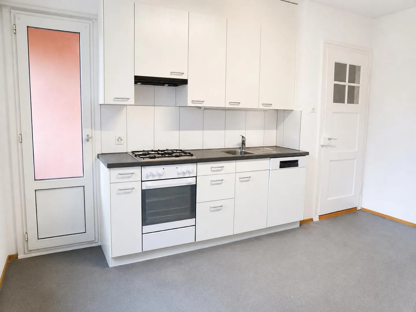 Bright apartment with practical layout - Photo 7 of 10
