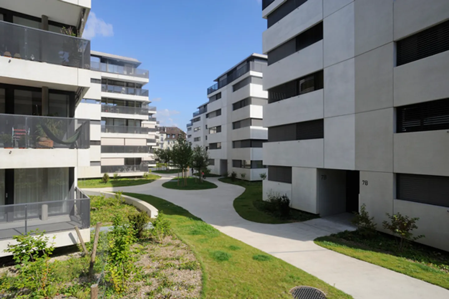 Lassen Sie Ihr Motorrad/Roller nicht draußen schlafen! - Foto 1 von 2