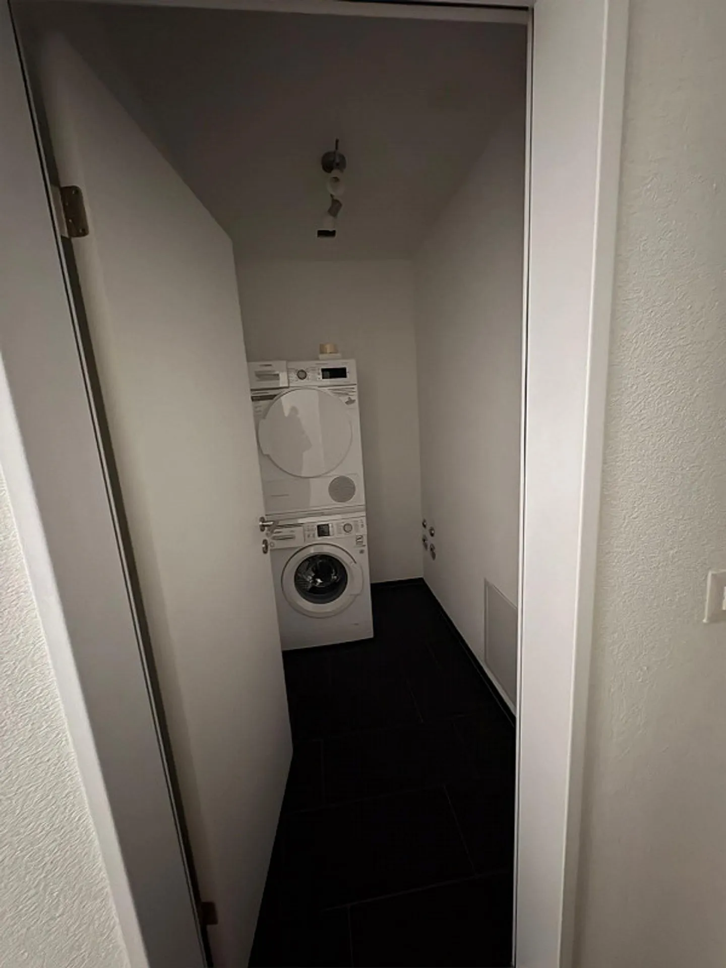 Grosszügige helle 2 1/2-Zimmer-Wohnung im Dorfzentrum von Döttingen - Foto 1 di 3