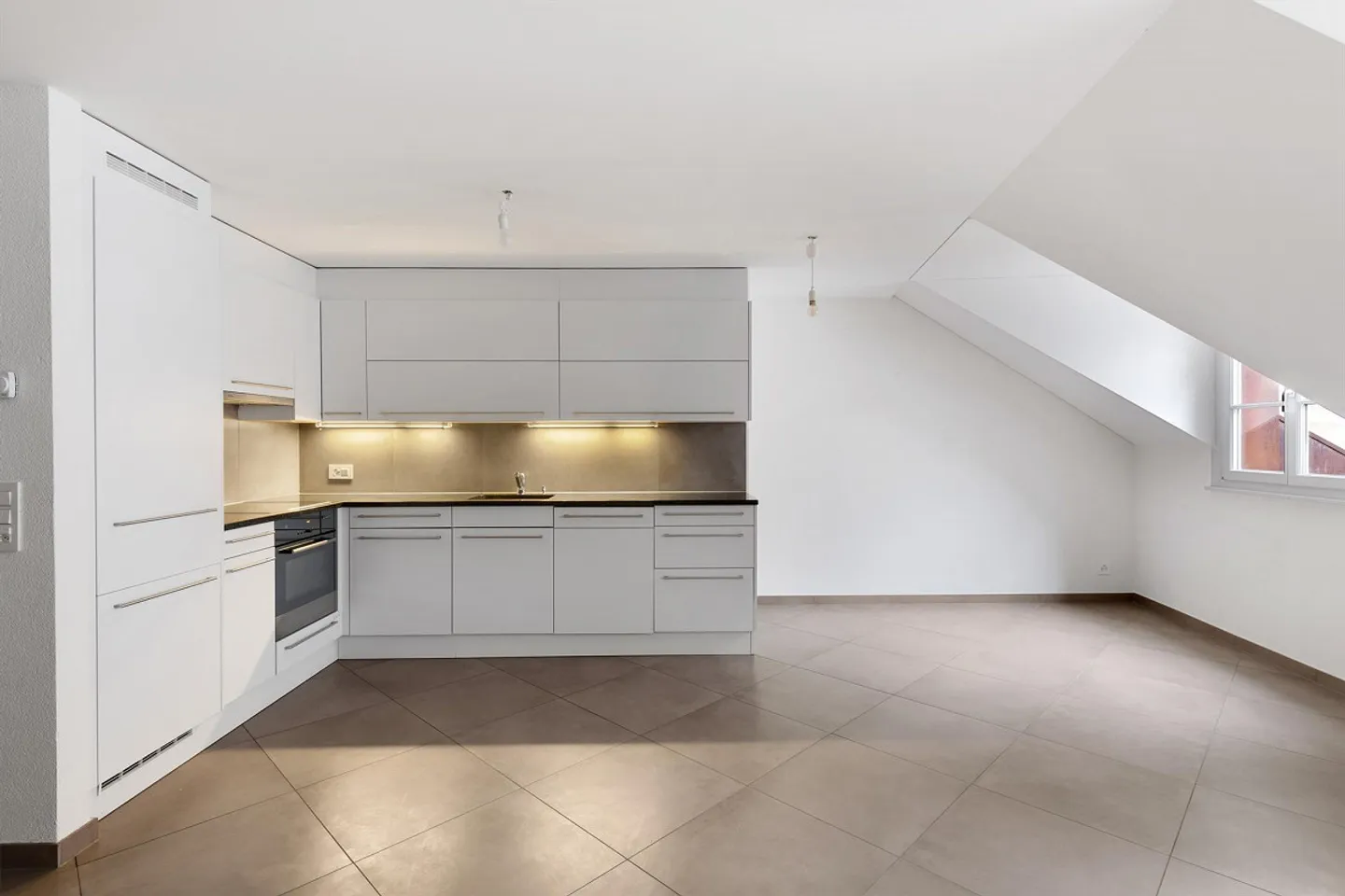 Duplex for rent - Photo 2 of 12