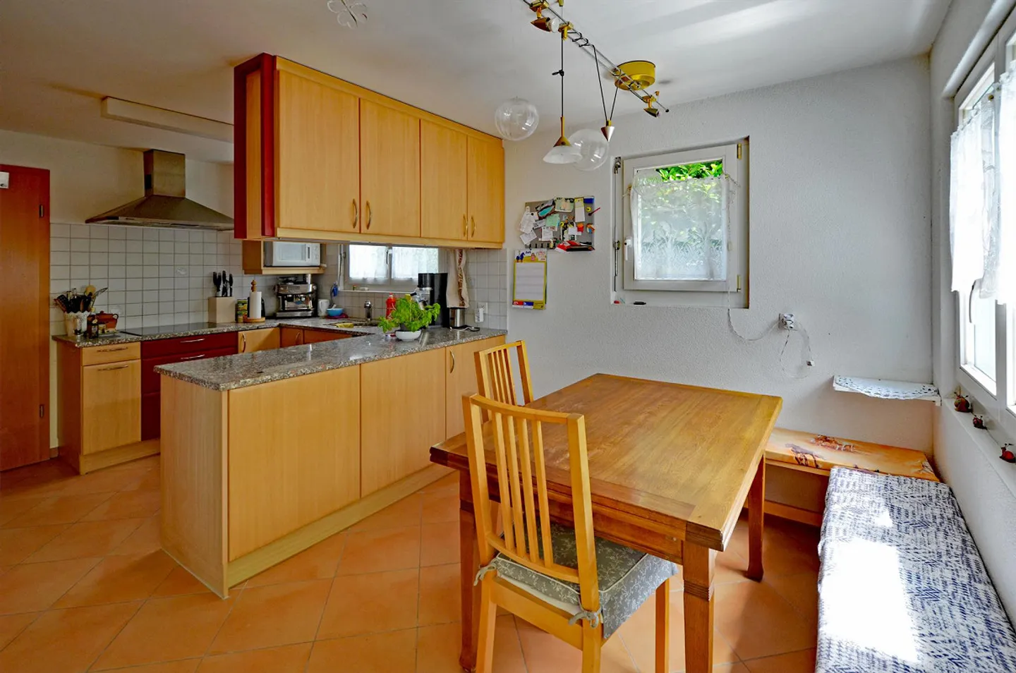 Maison familiale avec vue dégagée et beaucoup d'espace à Münchenstein - Photo 4 sur 17