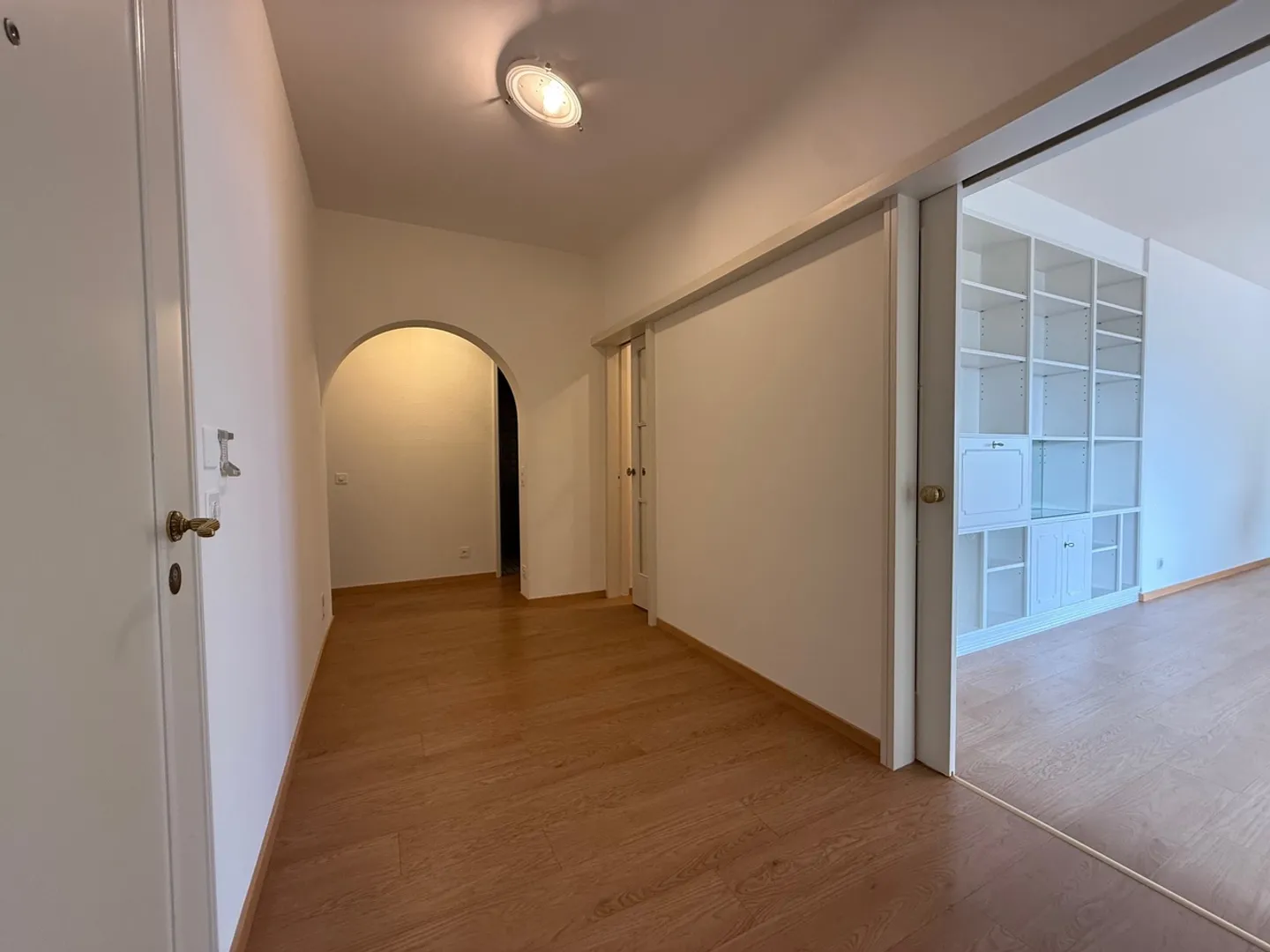 APPARTEMENT ÉLÉGANT ENTOURÉ DE VERDURE À DEUX PAS DU CENTRE - Photo 6 sur 12