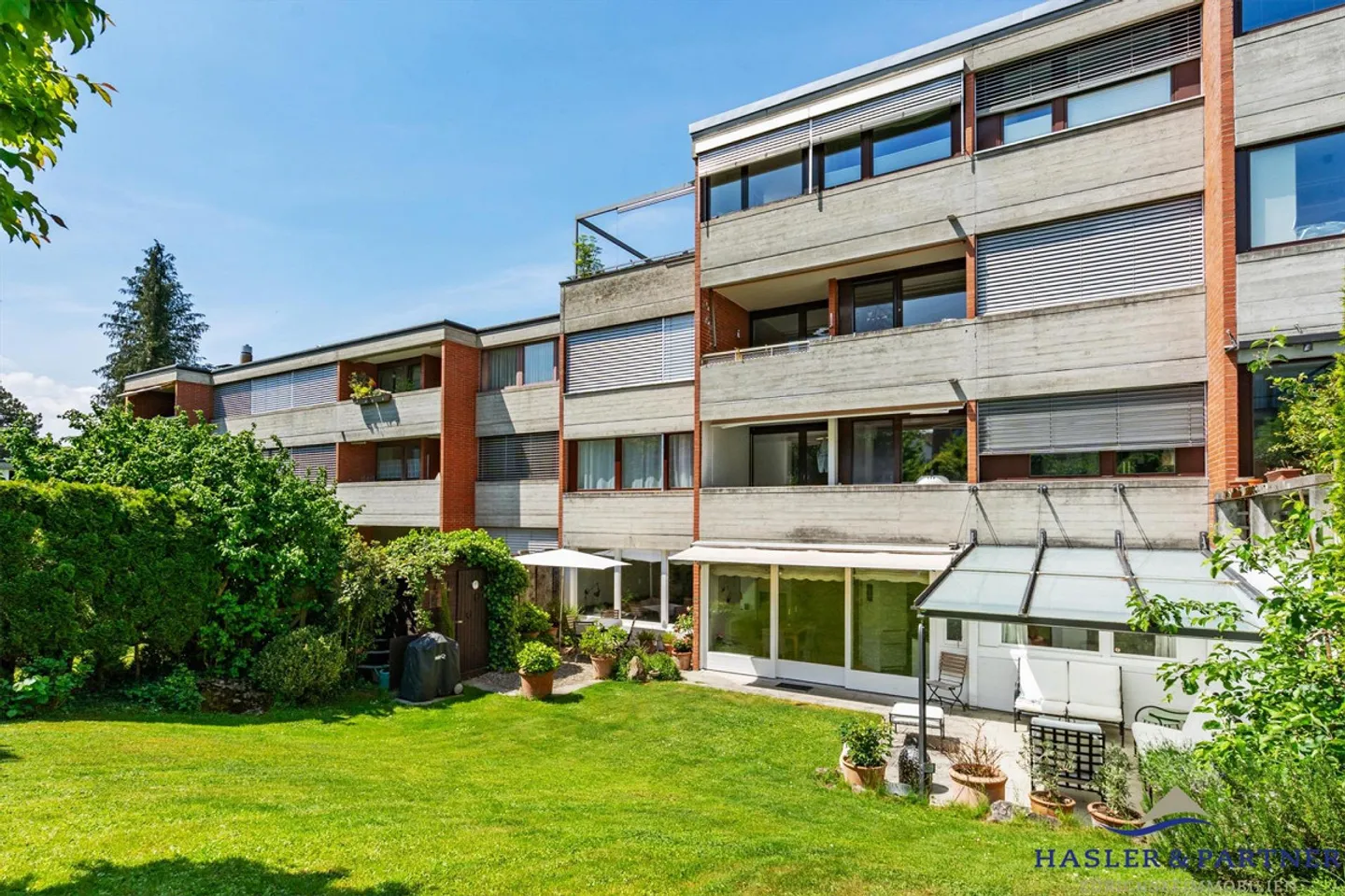 Wohnen wie im eigenen Haus – Grosszügige 6½-Zimmer-Gartenwohnung in... - Foto 1 von 3