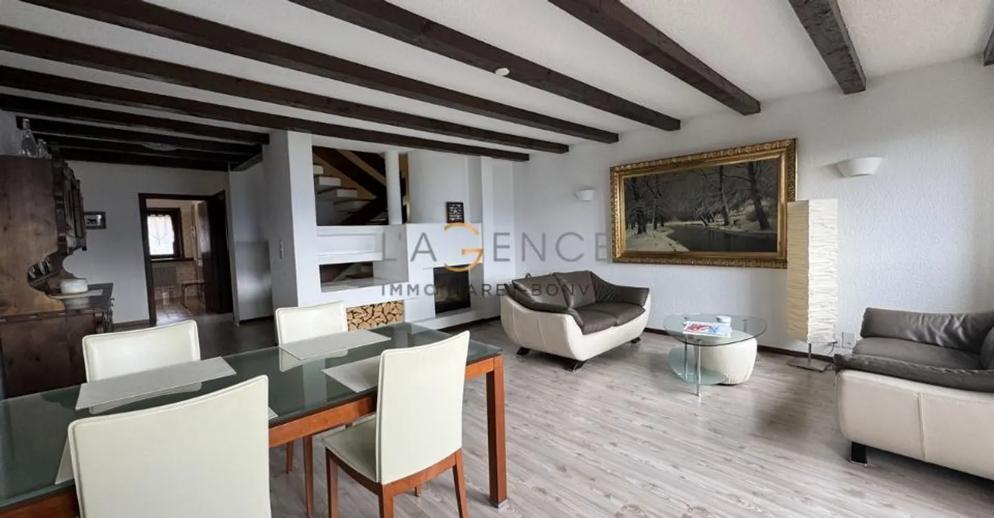 Charming Maisonette Apartment - Photo 3 of 11