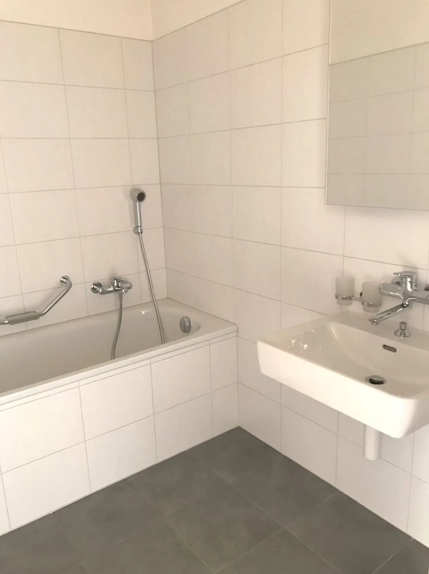 Charmant appartement 2.5 pièces avec balcon - Photo 4 sur 7