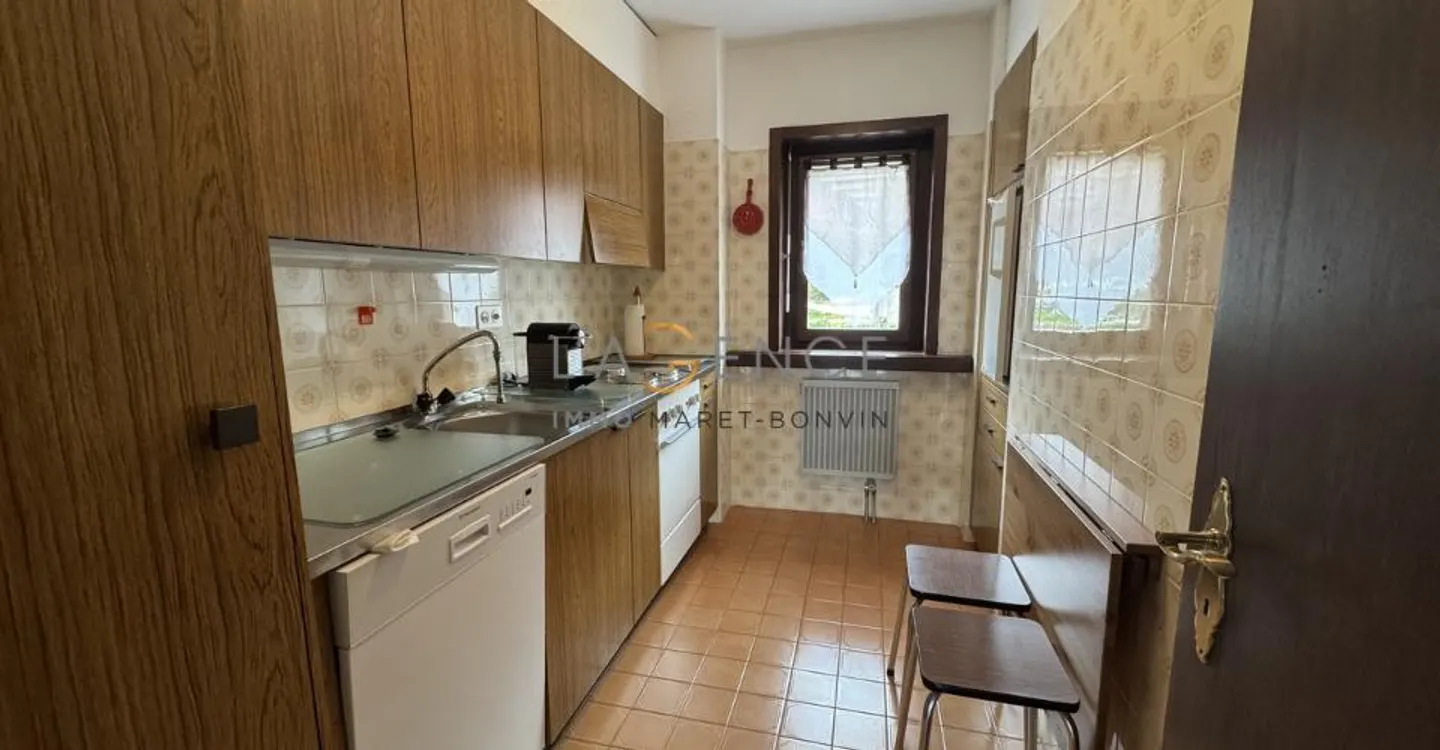 Charming Maisonette Apartment - Photo 6 of 11