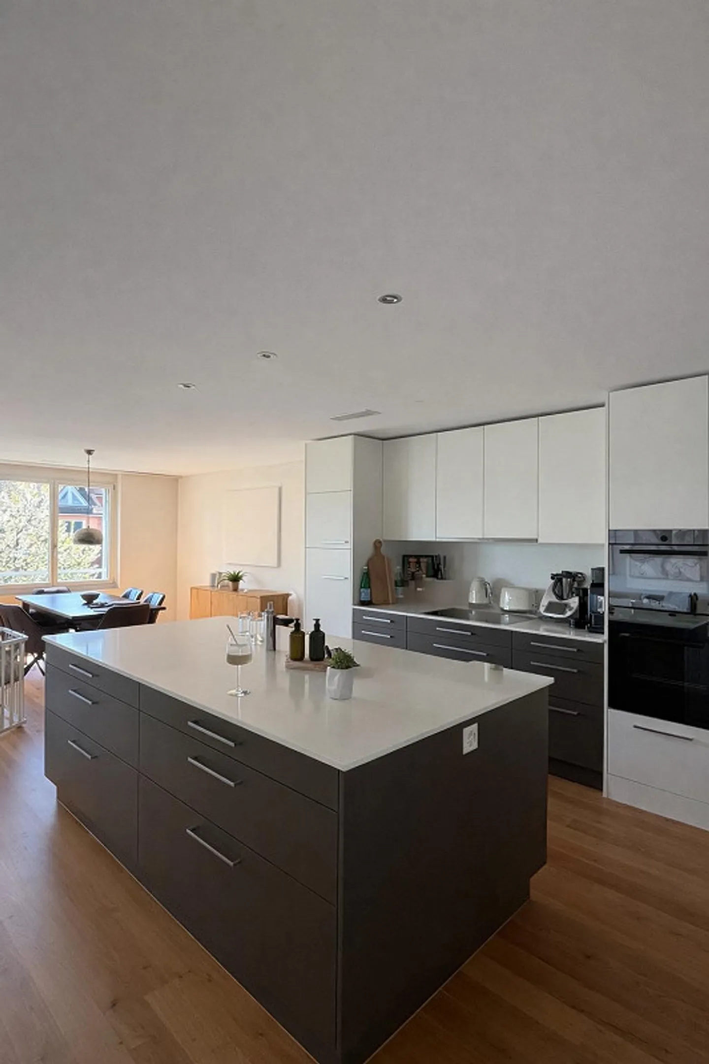 Fully furnished 4.5 room apartment available due to world travel - Photo 3 of 13