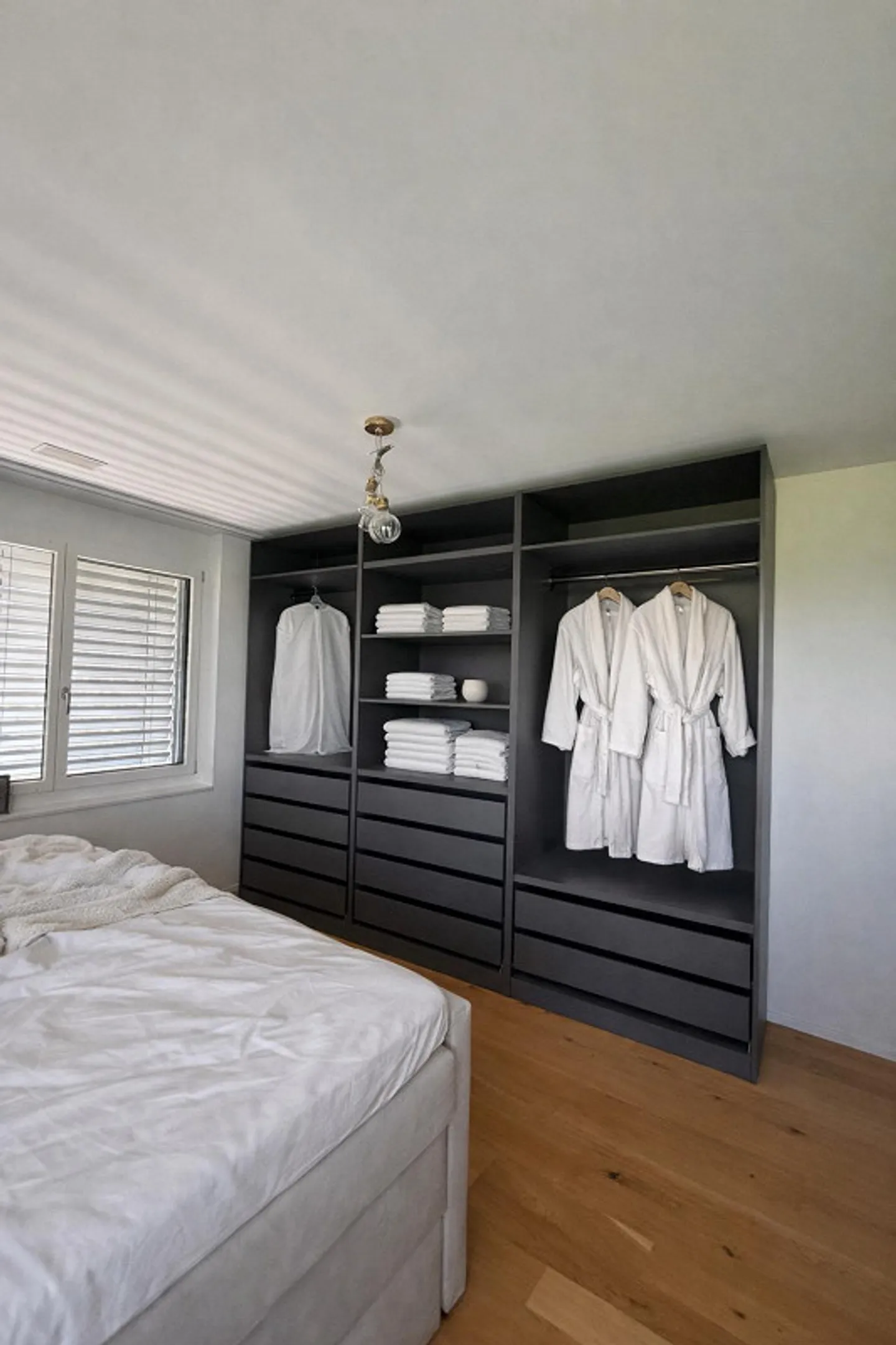Fully furnished 4.5 room apartment available due to world travel - Photo 5 of 13