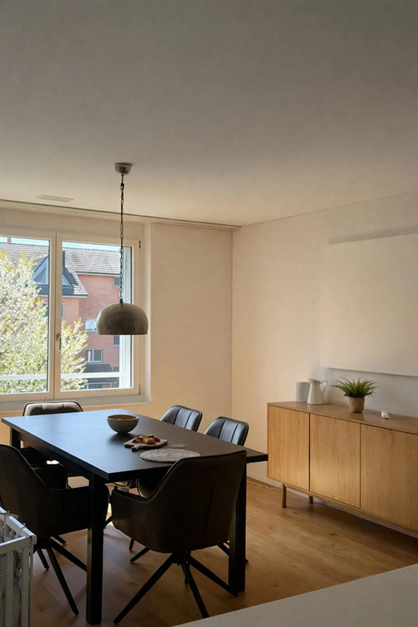 Fully furnished 4.5 room apartment available due to world travel - Photo 6 of 13