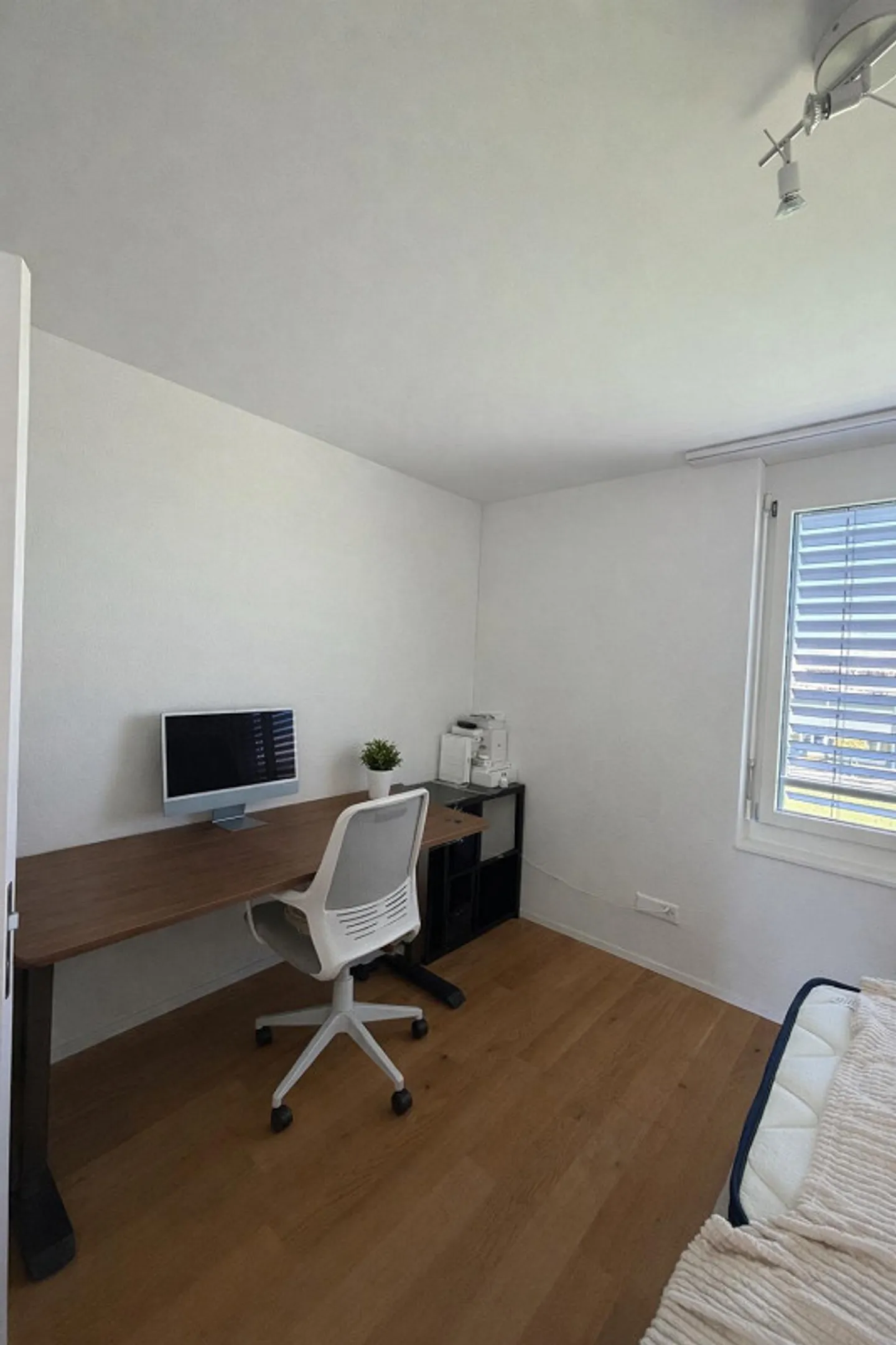 Fully furnished 4.5 room apartment available due to world travel - Photo 8 of 13
