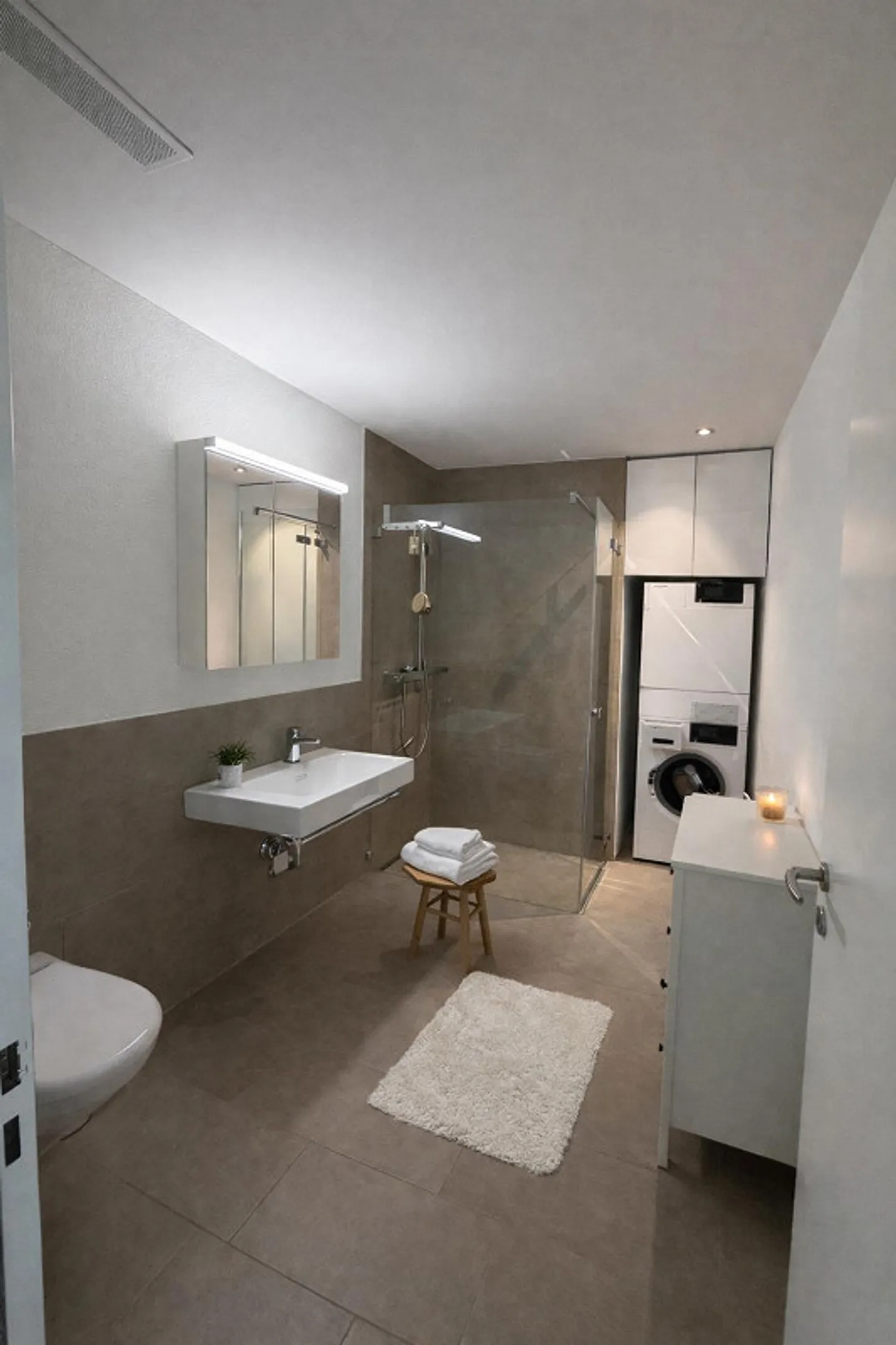 Fully furnished 4.5 room apartment available due to world travel - Photo 9 of 13