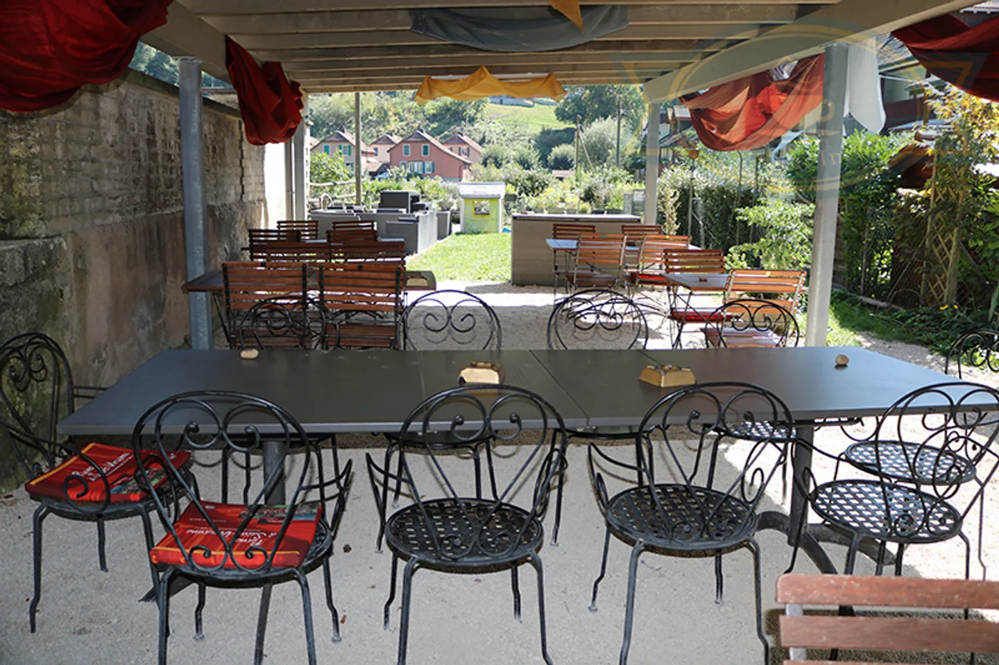 Hôtel-Restaurant renommé dans la vieille ville de St-Ursanne - Photo 2 sur 13