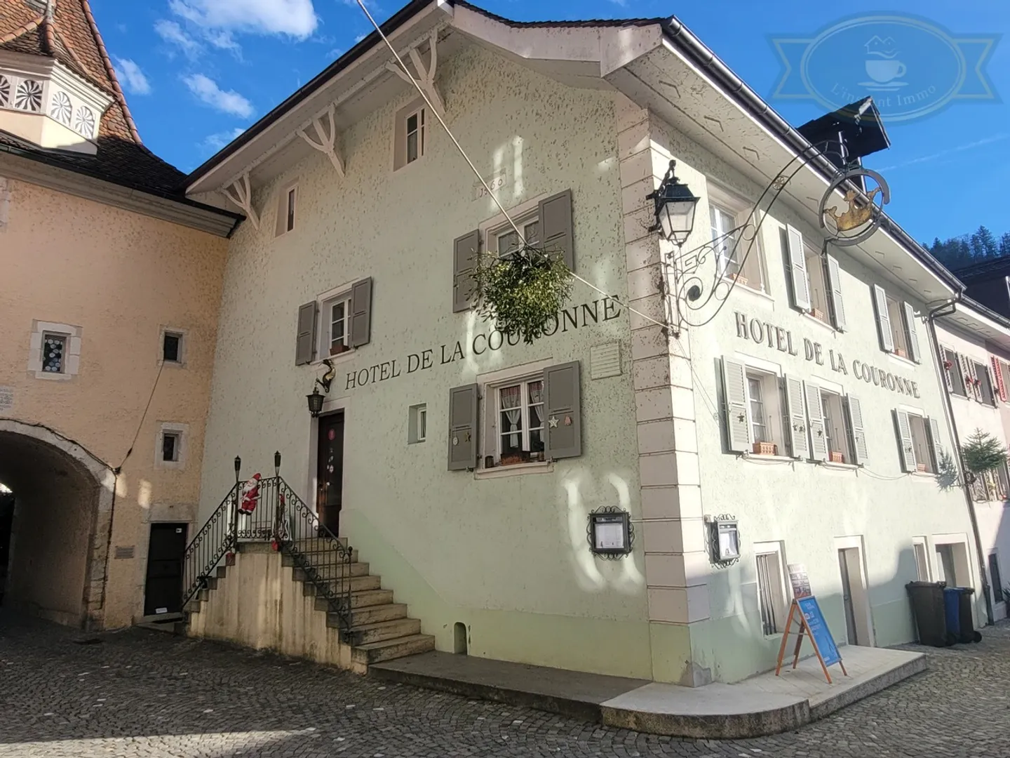 Hôtel-Restaurant renommé dans la vieille ville de St-Ursanne - Photo 1 sur 13