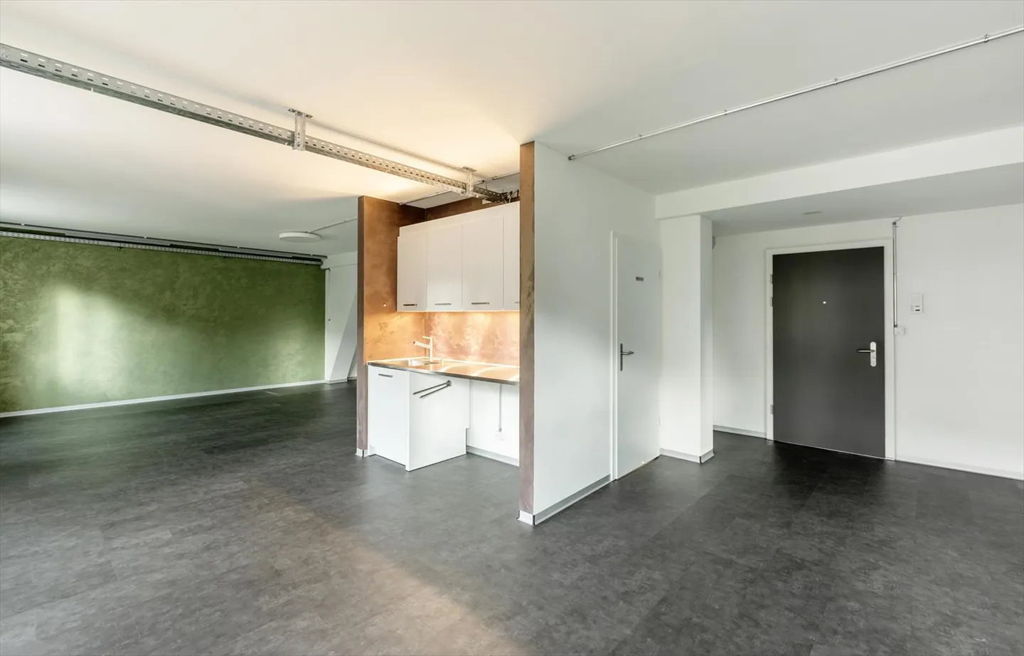 Office space for rent - Photo 3 of 8