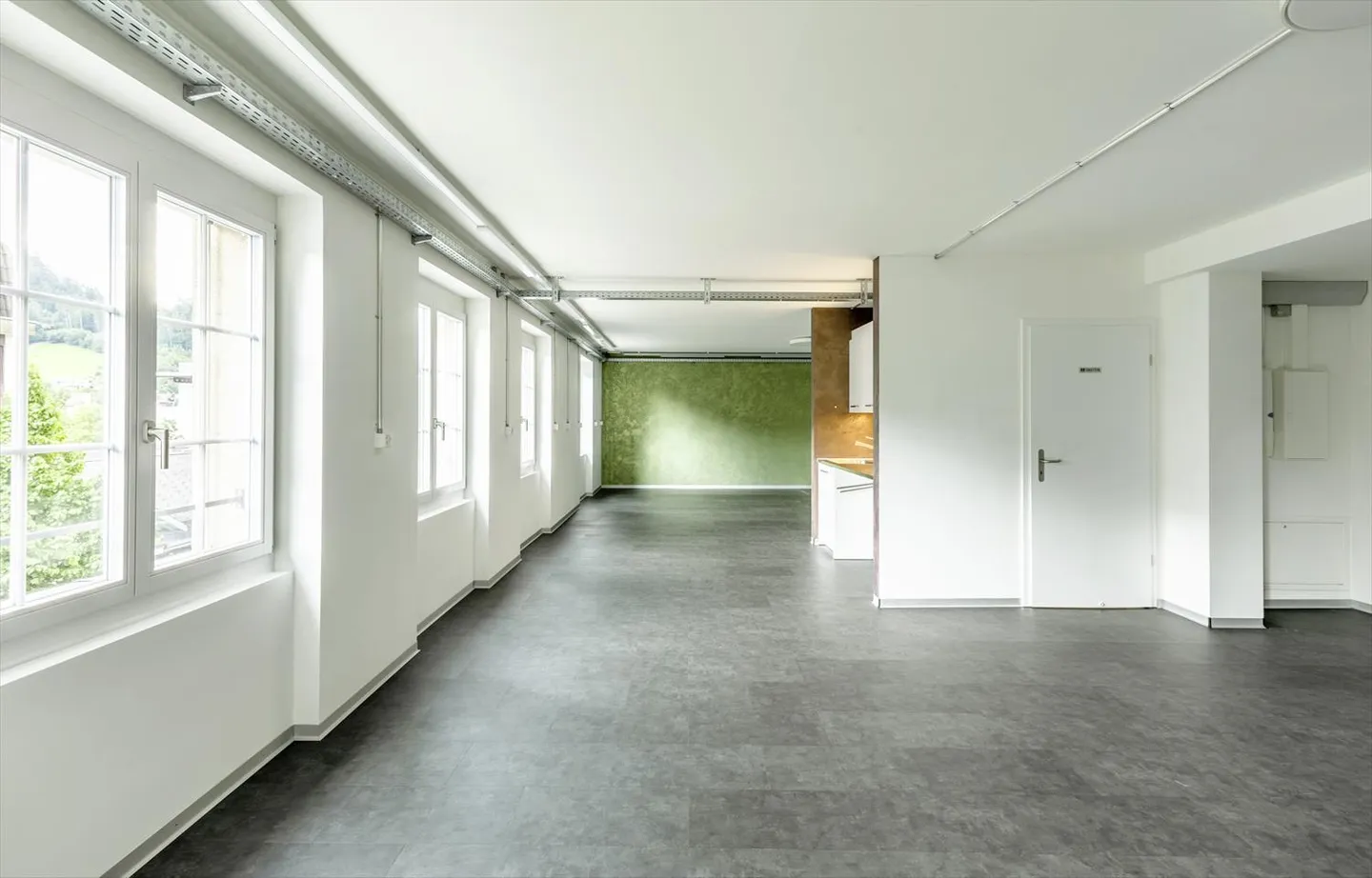 Office space for rent - Photo 4 of 8