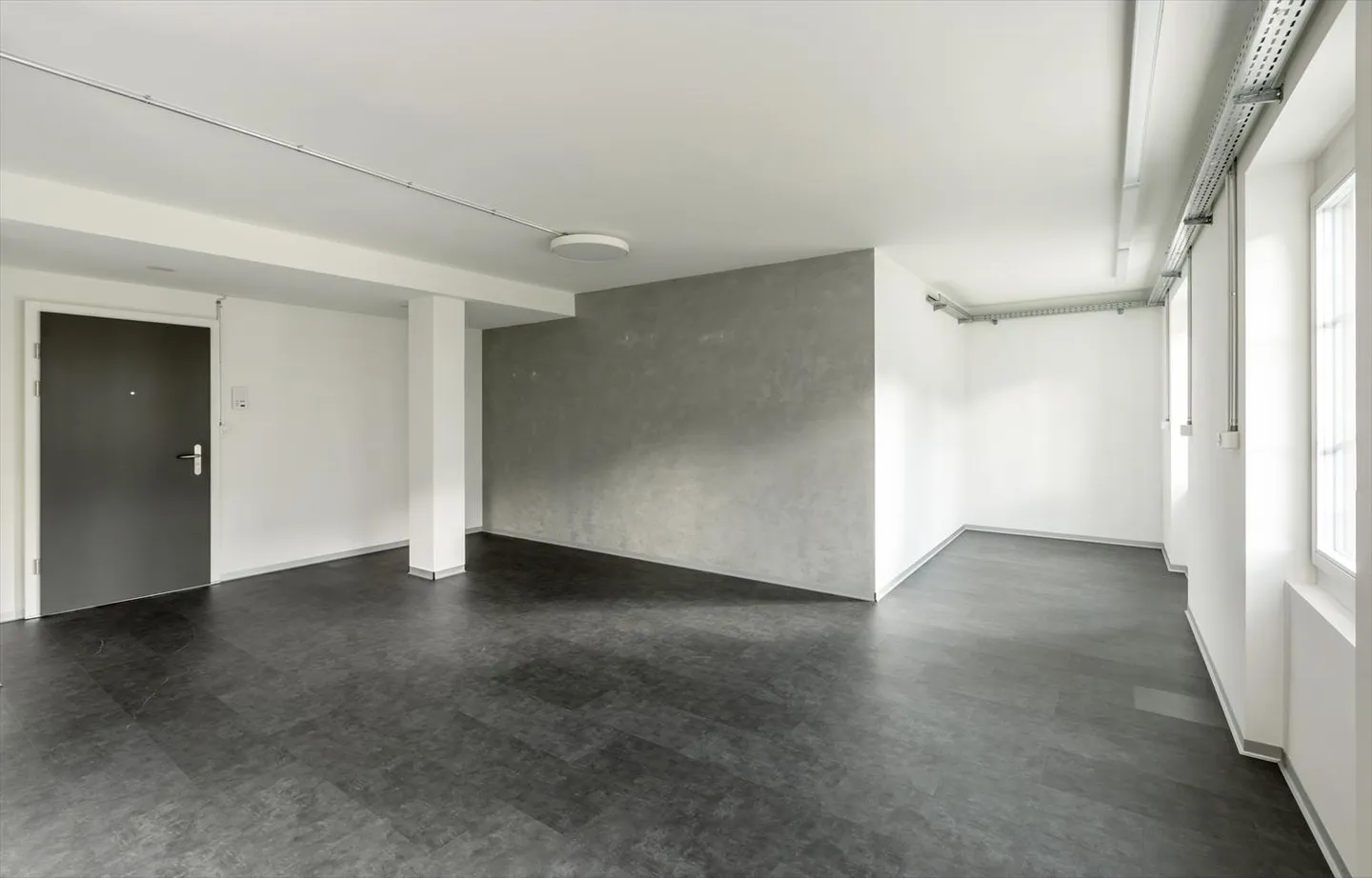 Office space for rent - Photo 5 of 8