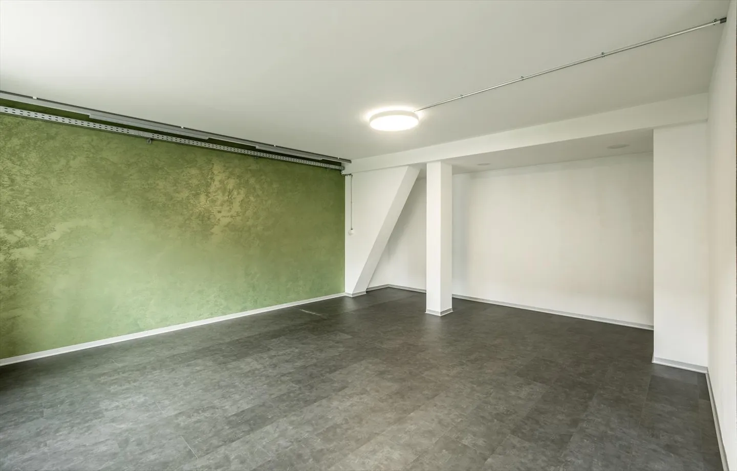 Office space for rent - Photo 6 of 8