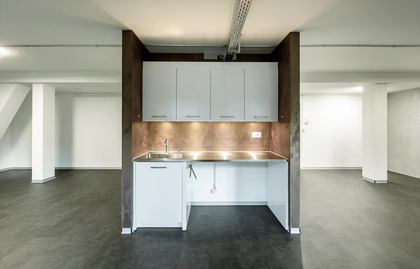 Office space for rent - Photo 7 of 8