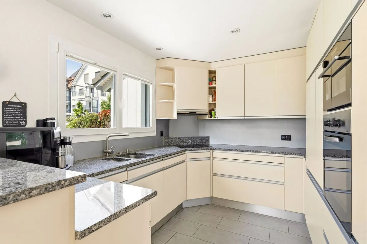 Ampia casa unifamiliare di 6,5 stanze a Wolfhausen ZH - Foto 7 di 13