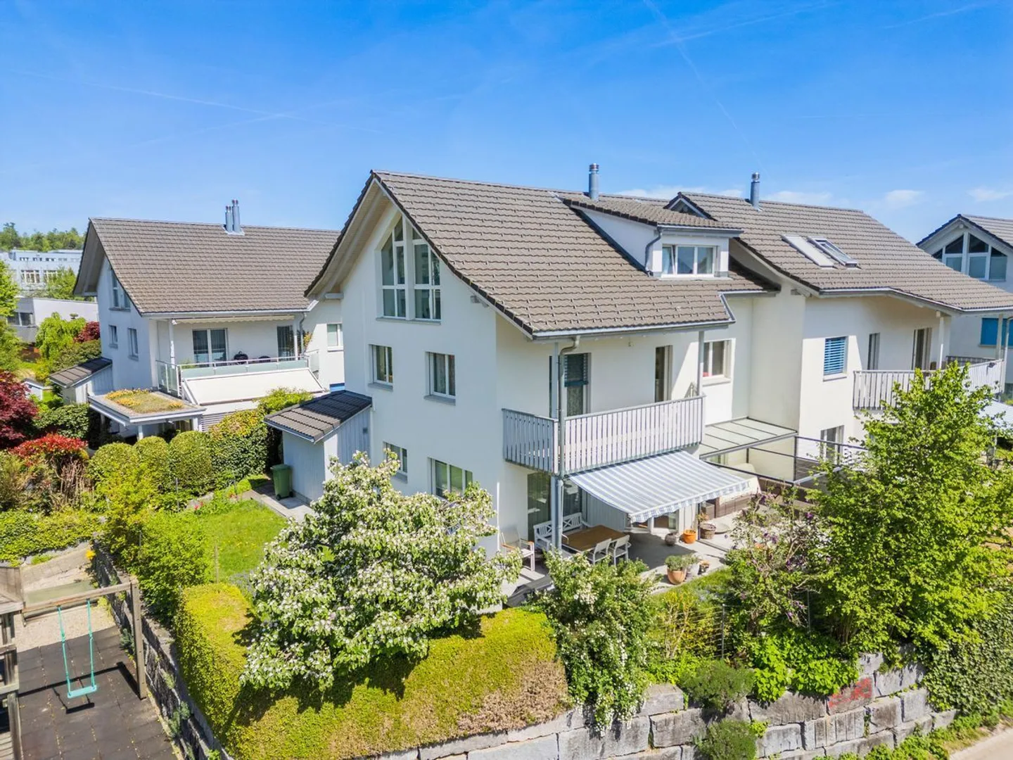 Ampia casa unifamiliare di 6,5 stanze a Wolfhausen ZH - Foto 2 di 13