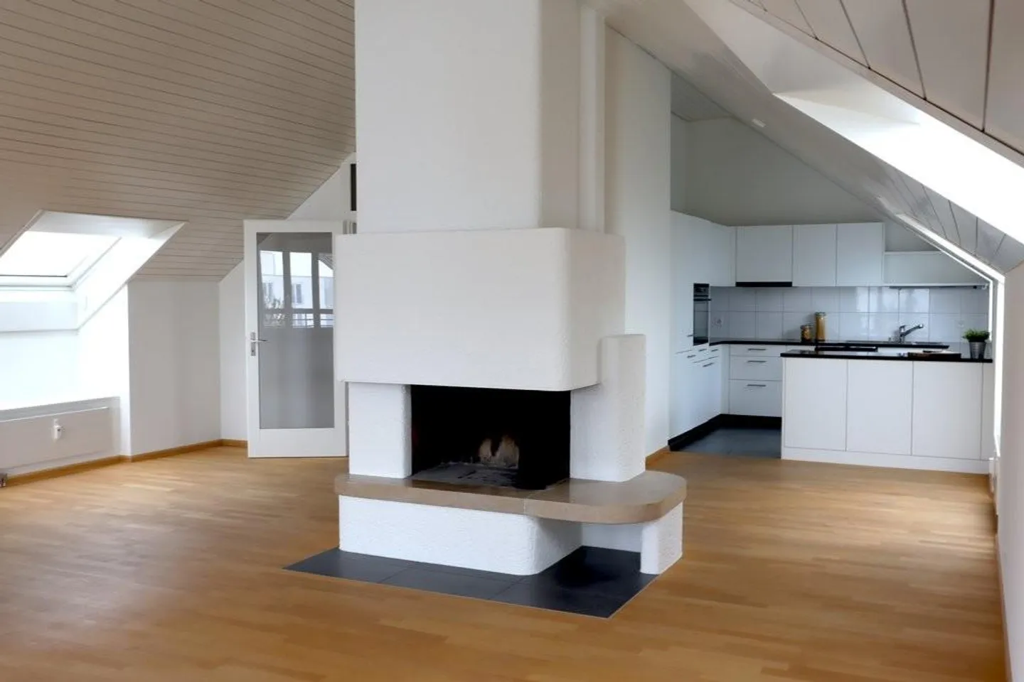 Spacious duplex apartment with fireplace - Photo 2 of 12