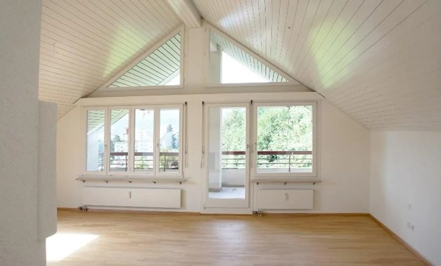 Spacious duplex apartment with fireplace - Photo 3 of 12