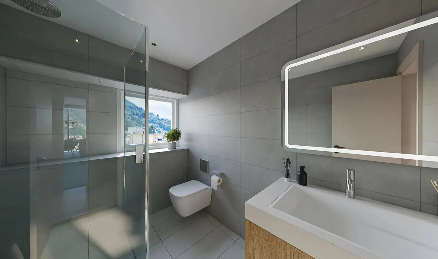 AUREA LAGO - 2.5-Room Apartment with Private Garden - Photo 11 of 12