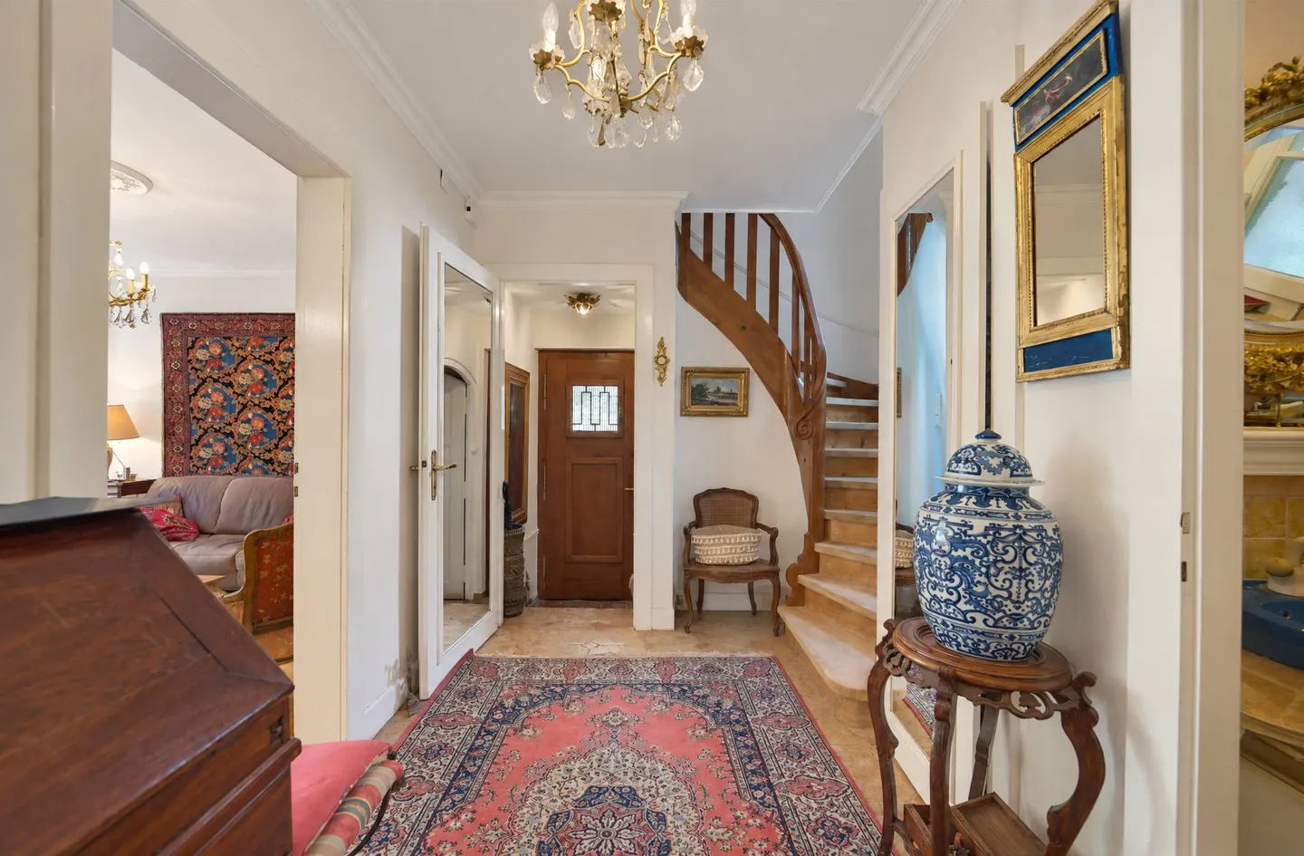 Charming house with beautiful garden in a quiet neighborhood - Photo 2 of 12