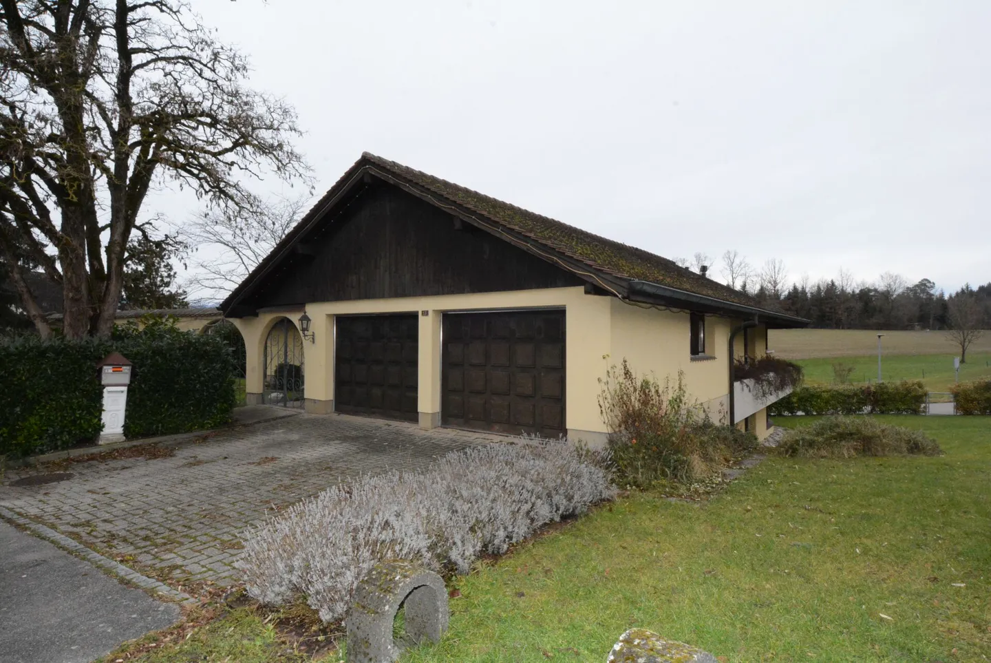 A House with Character - Villa with Charm from the 1980s - Photo 3 of 14