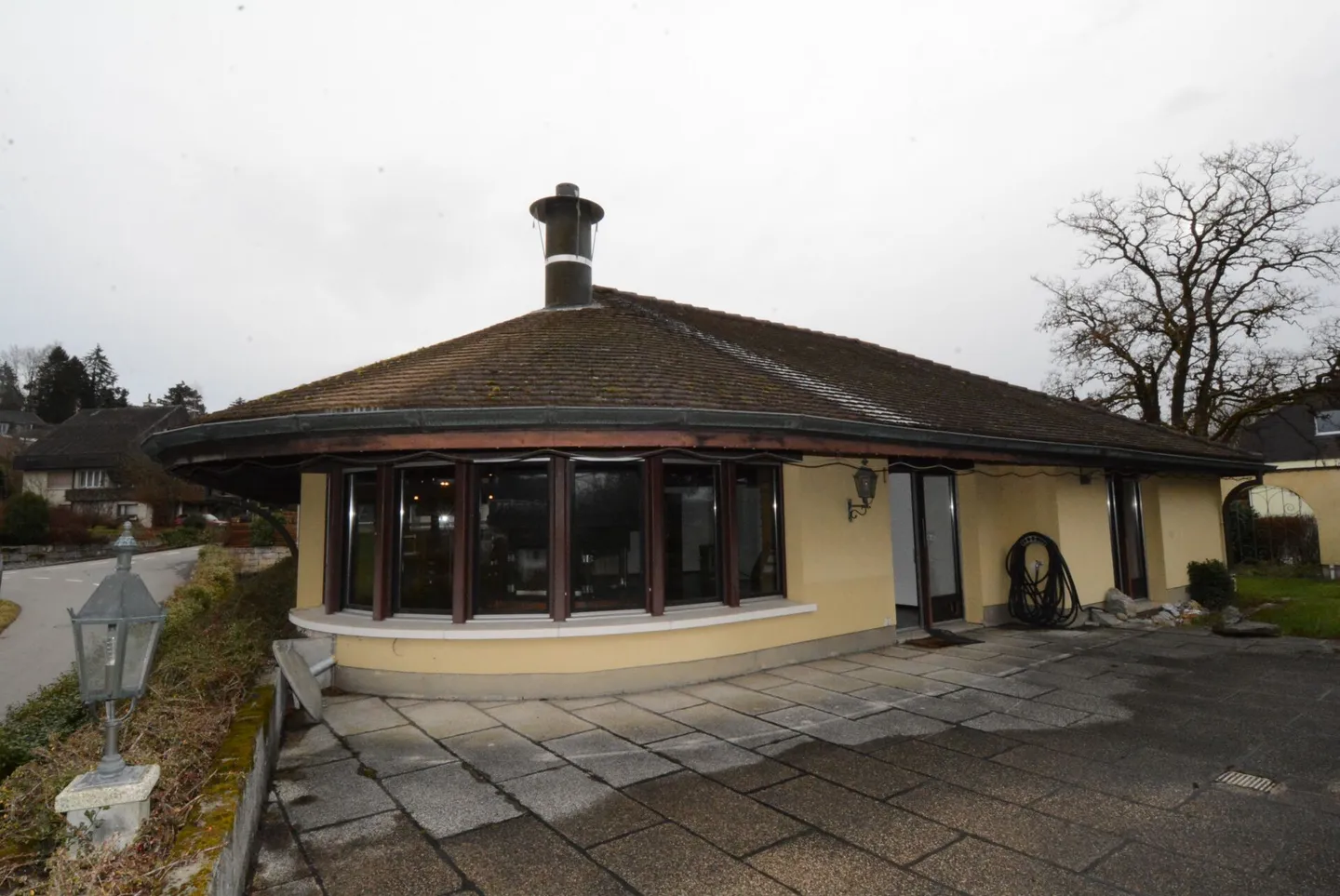 A House with Character - Villa with Charm from the 1980s - Photo 1 of 14