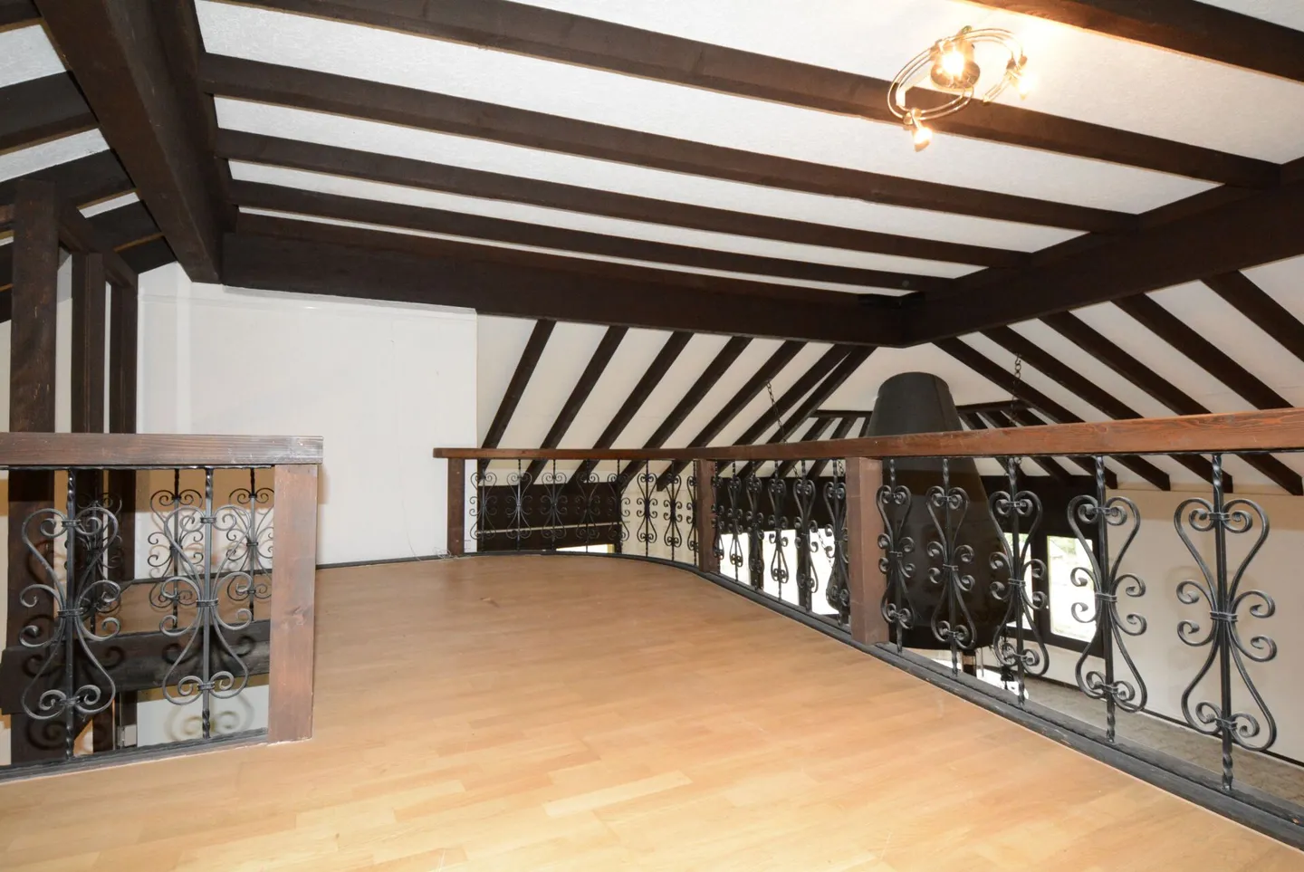 A House with Character - Villa with Charm from the 1980s - Photo 12 of 14