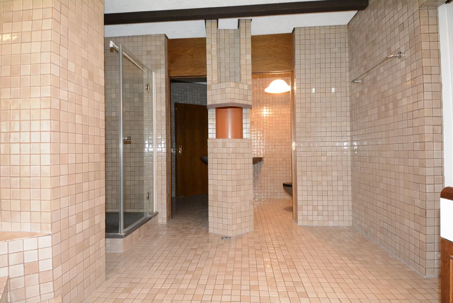 A House with Character - Villa with Charm from the 1980s - Photo 7 of 14