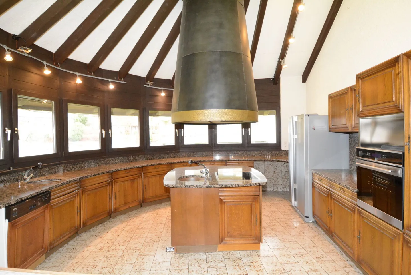 A House with Character - Villa with Charm from the 1980s - Photo 10 of 14