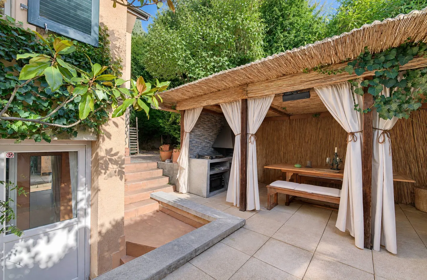 Charming house with beautiful garden in a quiet neighborhood - Photo 11 of 12