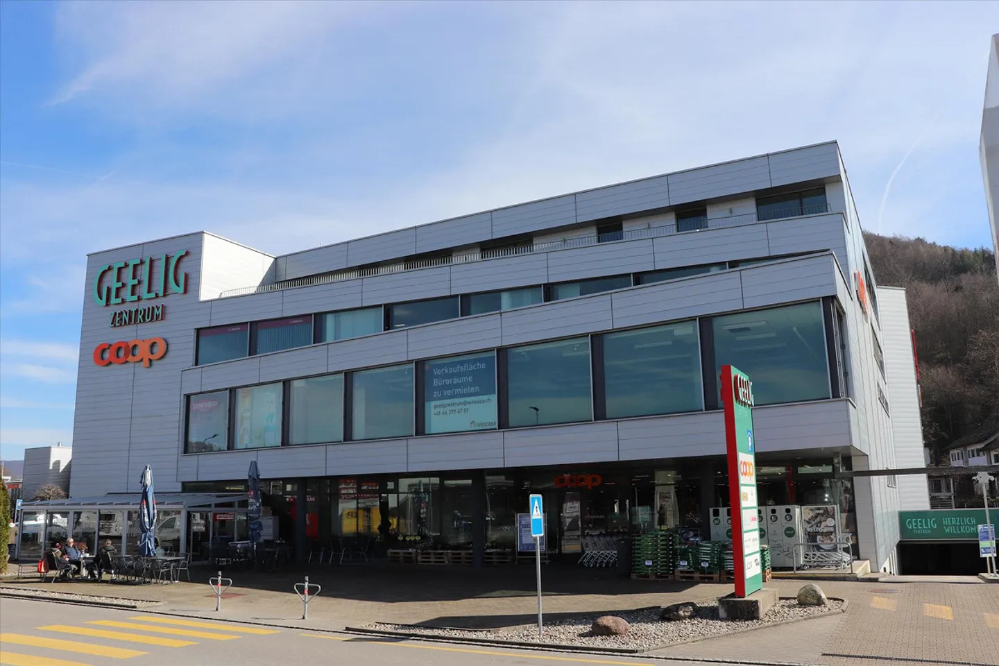 Maggiore spazio per le tue idee - Ufficio moderno con vista - Foto 2 di 9