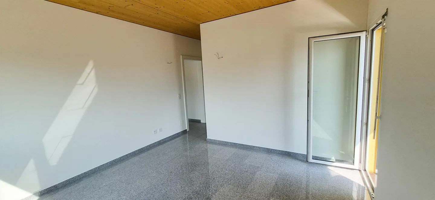 Spazioso appartamento attico a Losone - Foto 13 di 16