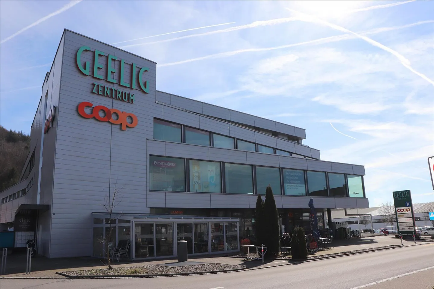 Maggiore spazio per le tue idee - Ufficio moderno con vista - Foto 3 di 9