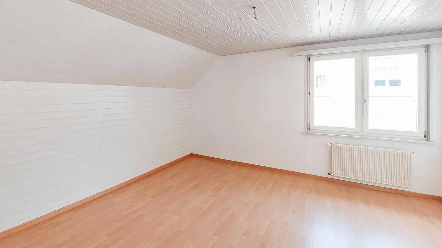 Charming 3.5-room attic apartment with garden use including outdoor space - Photo 1 of 7