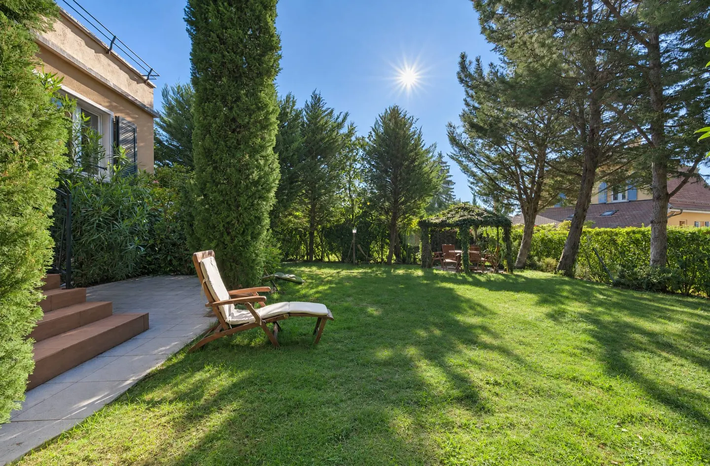 Charming house with beautiful garden in a quiet neighborhood - Photo 12 of 12