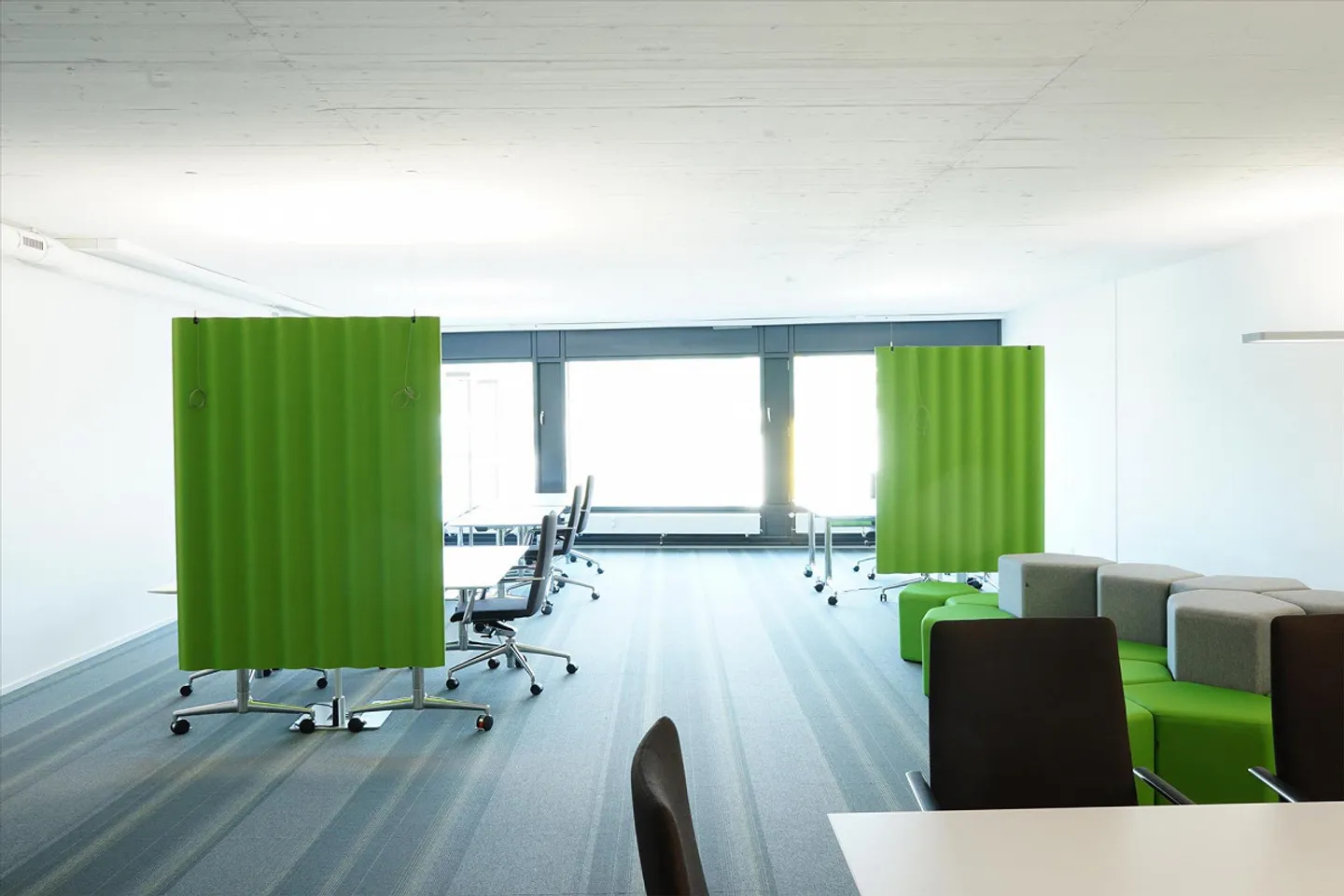 Maggiore spazio per le tue idee - Ufficio moderno con vista - Foto 6 di 9