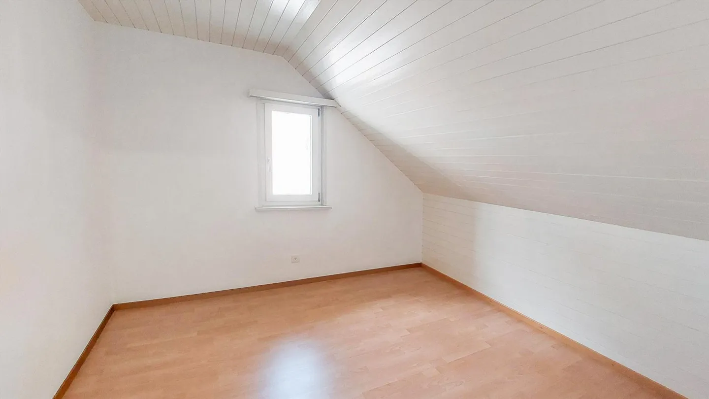 Charming 3.5-room attic apartment with garden use including outdoor space - Photo 2 of 7