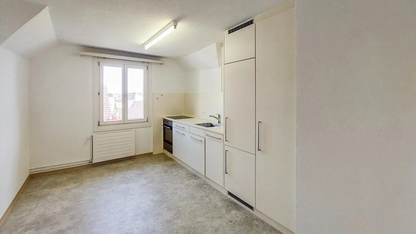 Charming 3.5-room attic apartment with garden use including outdoor space - Photo 4 of 7