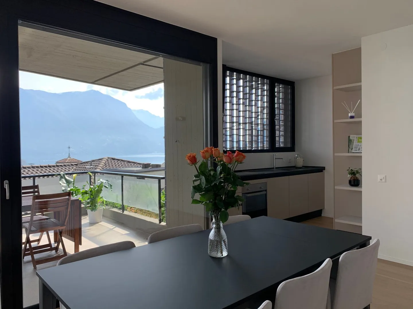 Appartamento CON VISTA SUL LAGO - arredato e pronto per essere abitato - Foto 6 di 16