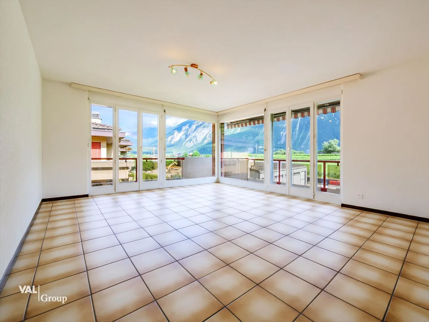 Sonnige 4½-Zimmer-Wohnung mit Bergpanorama in Salgesch - Foto 2 von 12